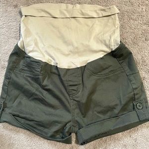 Bella Vida maternity shorts size large